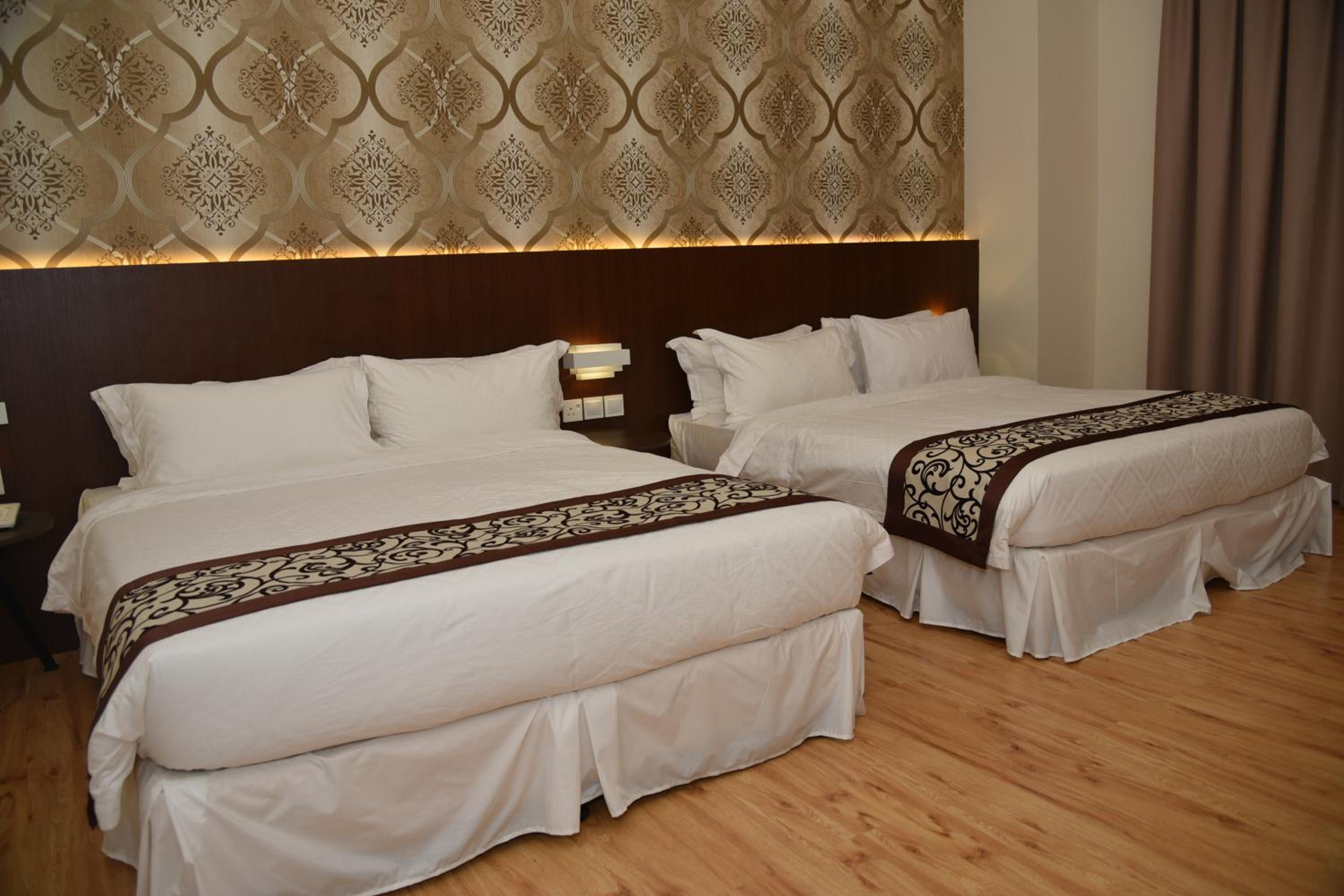 Suite, House