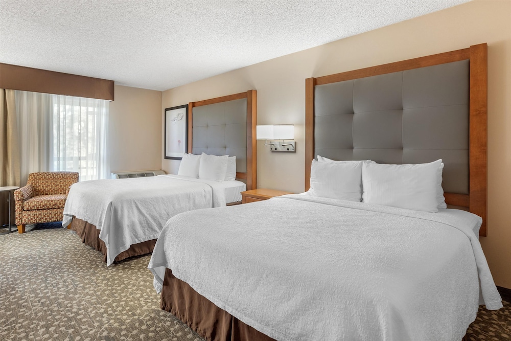غرفة قياسية بسريرين كوين في الطابق الأرضي، Best Western Plus Oak Harbor Hotel & Conference Center 2/10