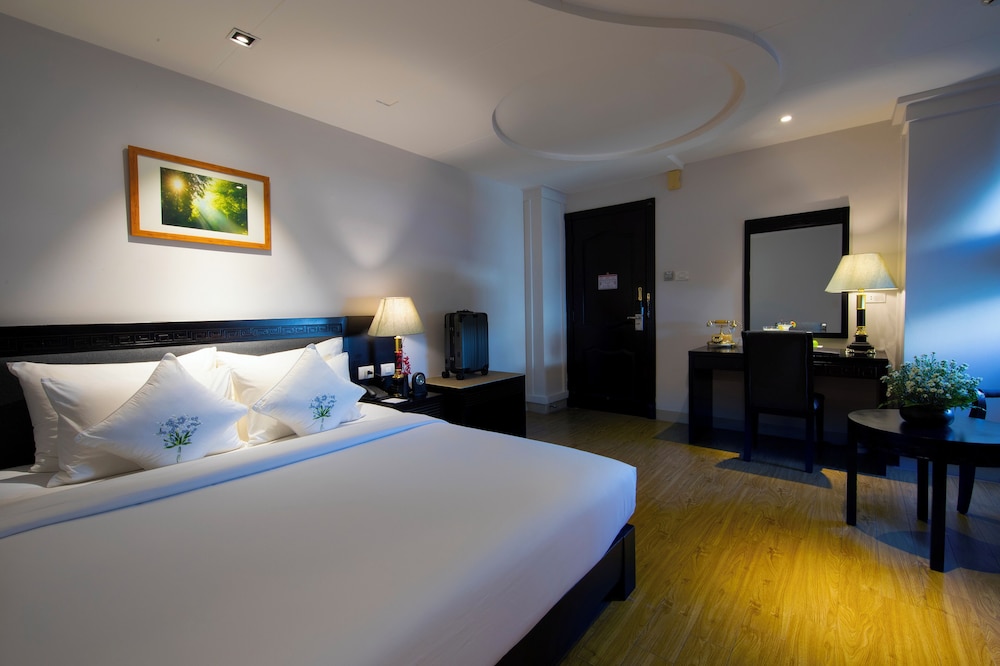 GALLERY, BEN THANH, PREMIER, DOUBLE BED