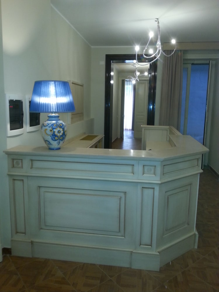 Umberto House 6/40