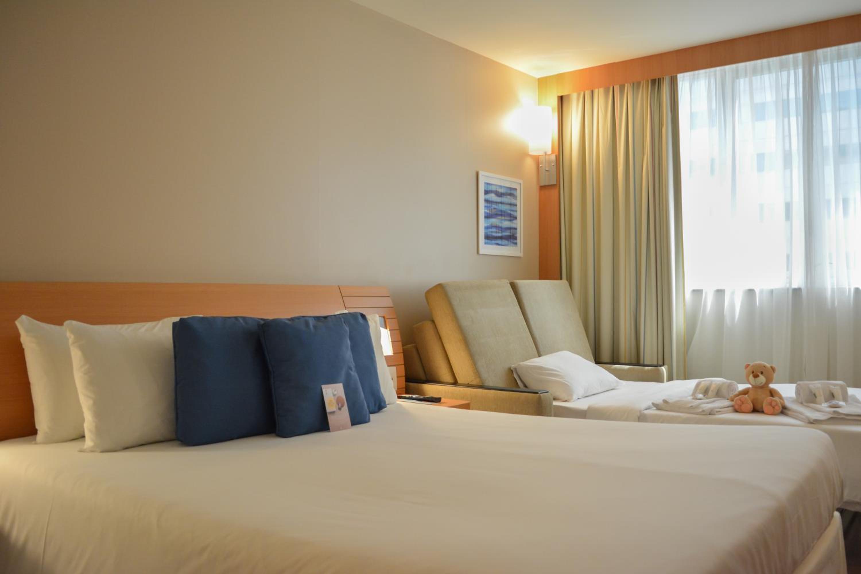 Superior, Apartment, Queen Bed, Lateral Side Sea View, Sofa
