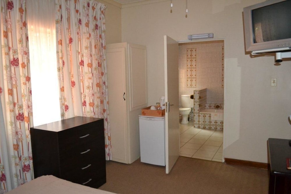 Pretoria North Lodge 27/43