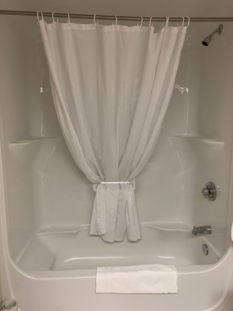 Woodlands Inn Suites 19/34