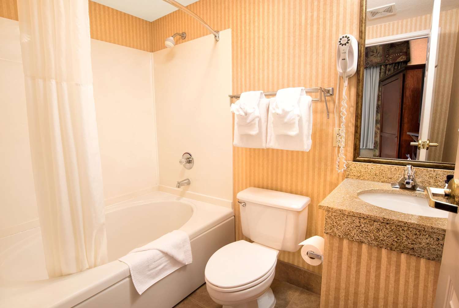 Grand Plaza Hotel 34/34