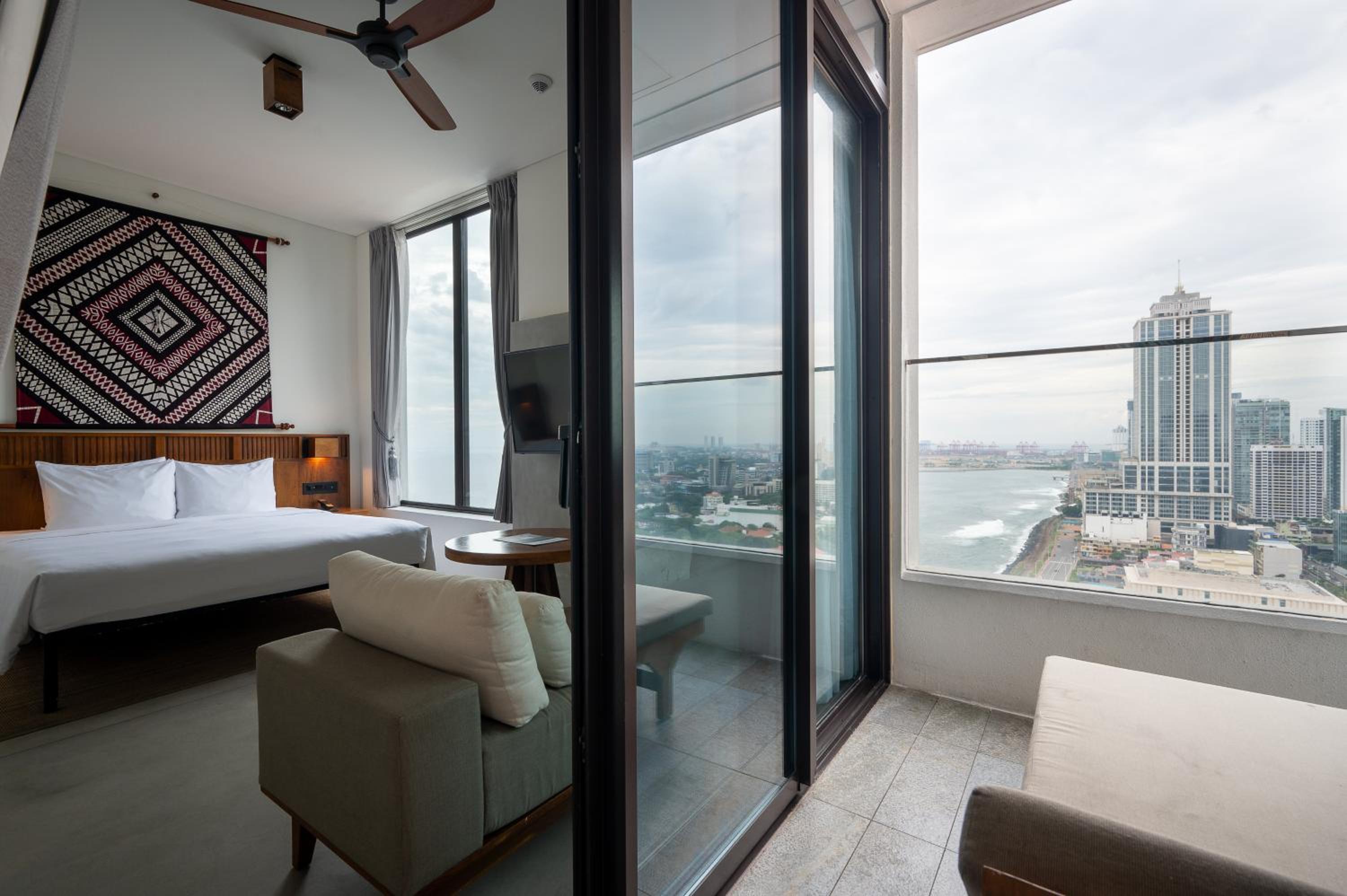 Superior, Double Bed, Partial Sea and City View, Terrace
