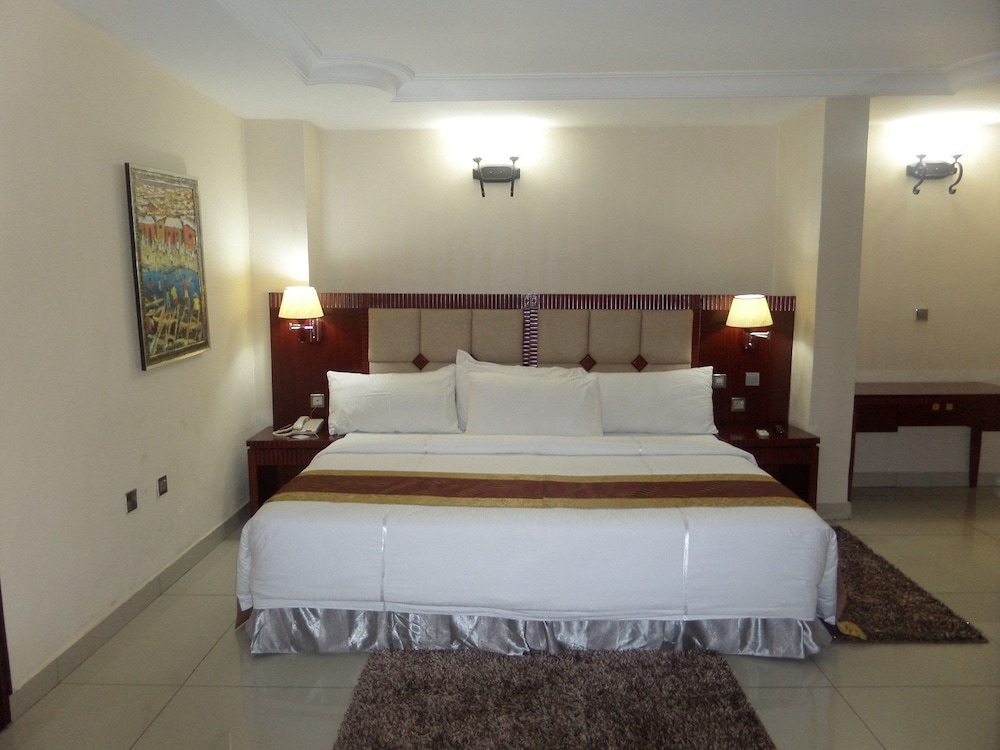 Barcelona Hotels Abuja 10/50