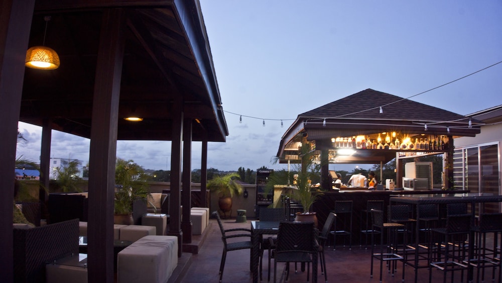 Tropical Enclave Hotel 4/60