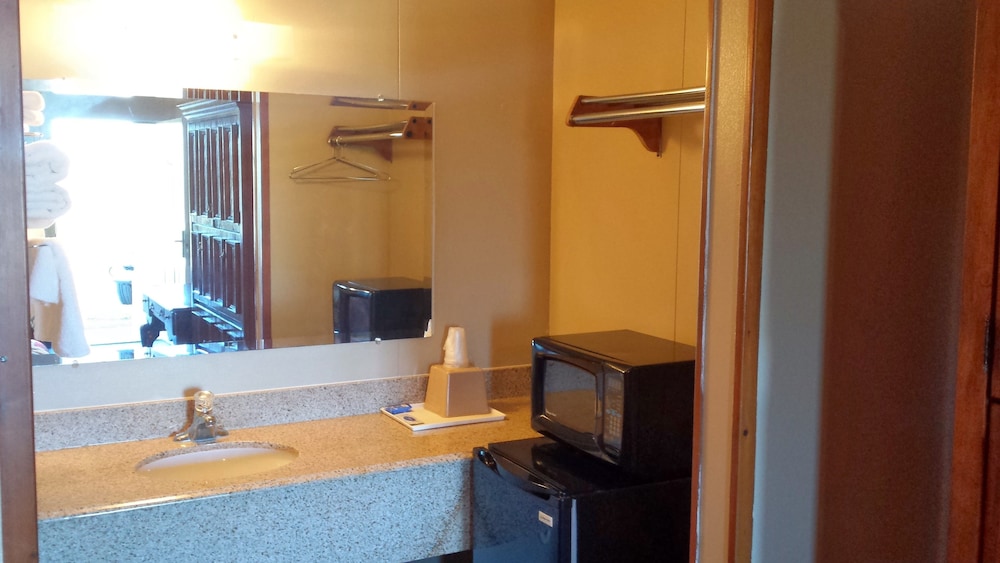 Carefree Inn Flatonia 20/21