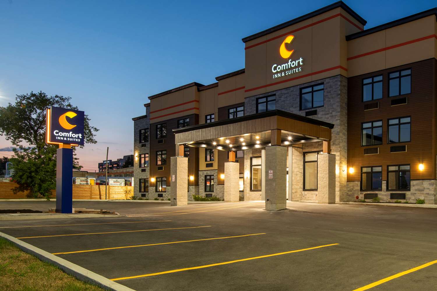 Comfort Inn and Suites Kingston ON 12/12