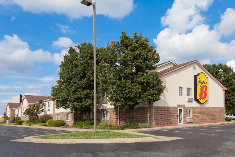 Super 8 By Wyndham Carthage 1/16
