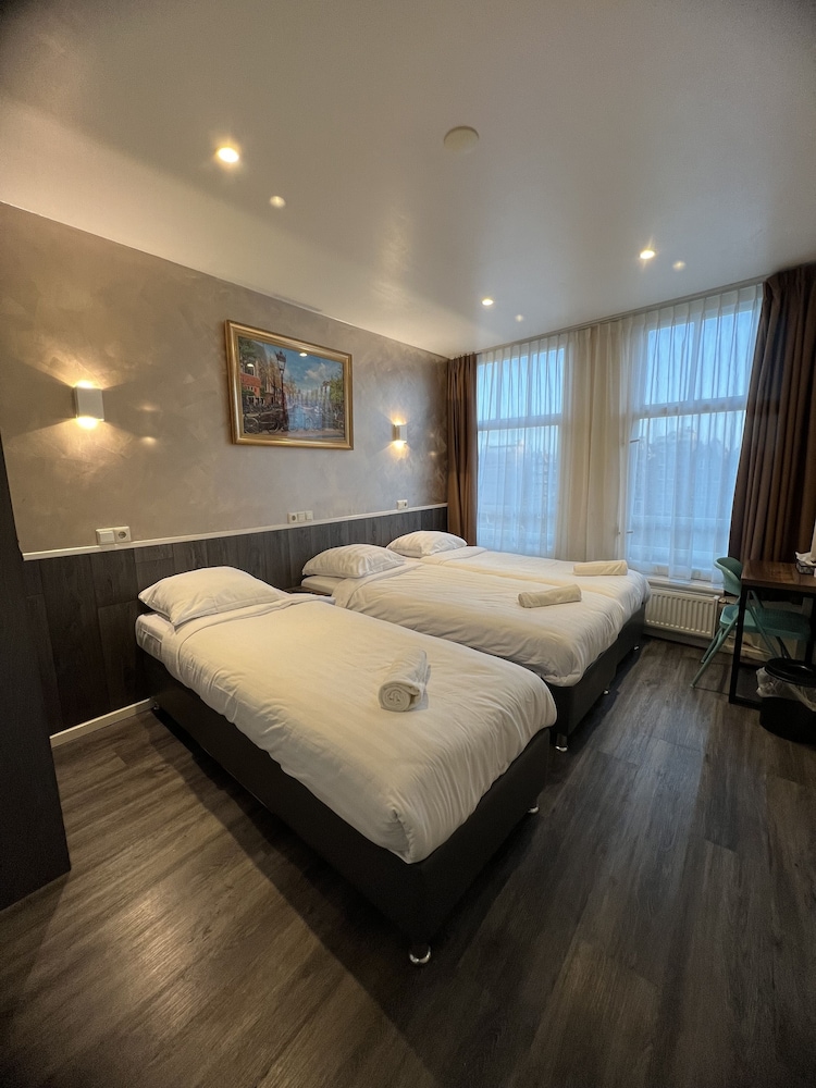 ROOM, TRIPLE