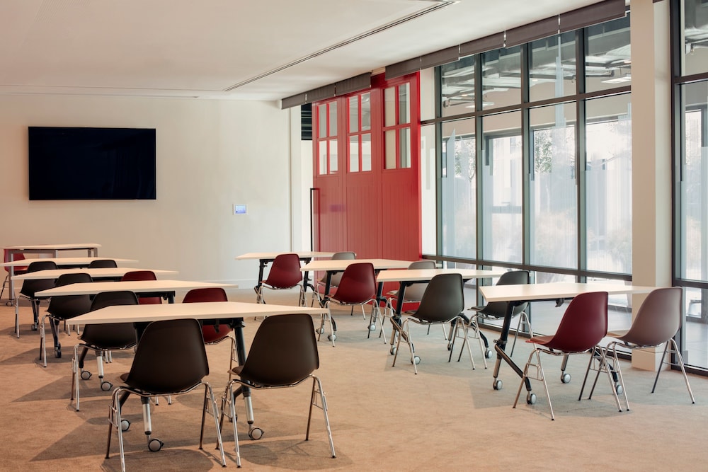 Rove Trade Centre 27/31