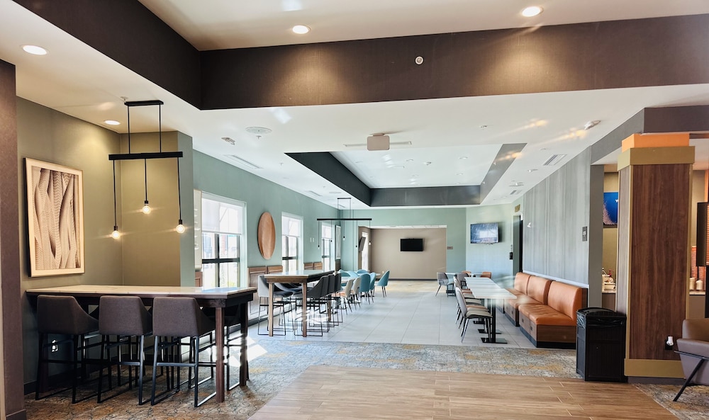 Comfort Suites Cheyenne, WY 15/26