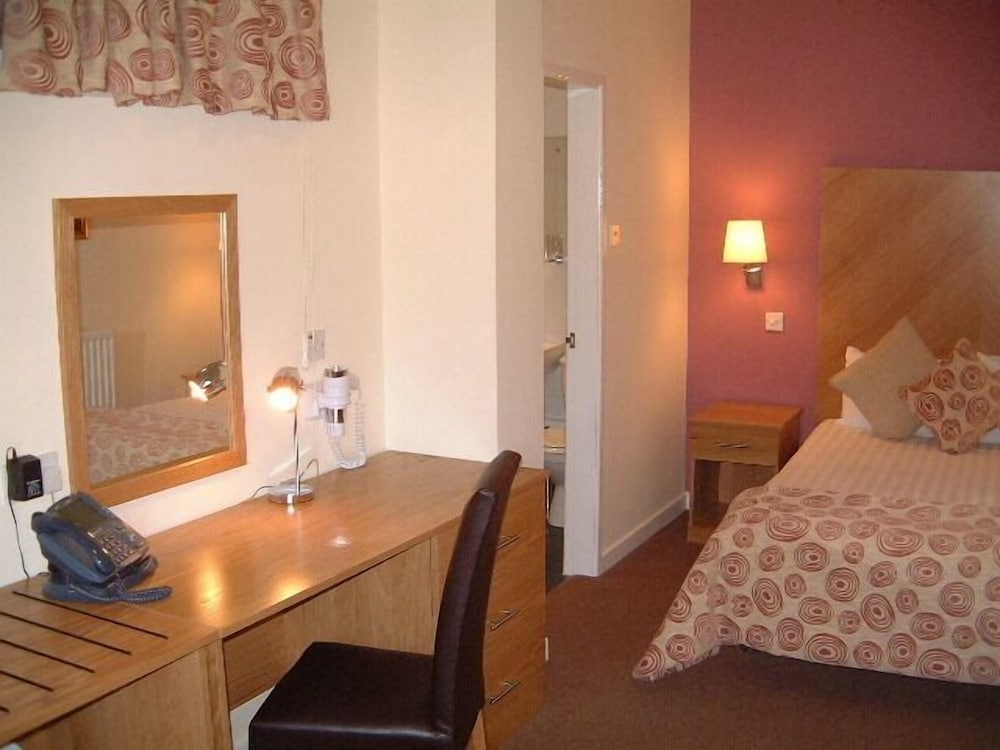 Ely House Hotel 40/40