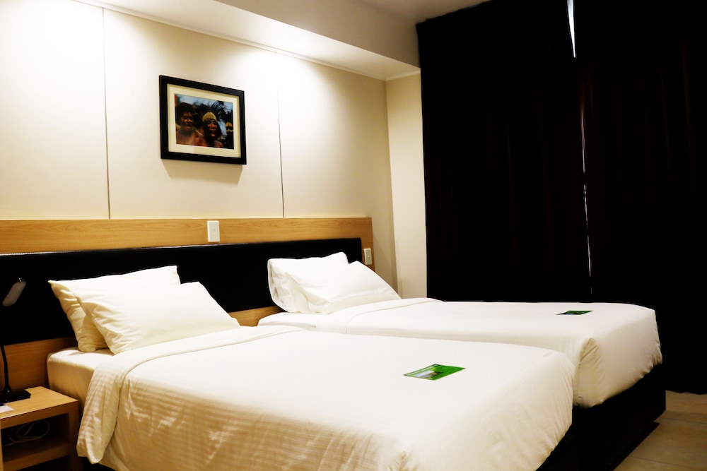 Cassowary Hotel 6/25