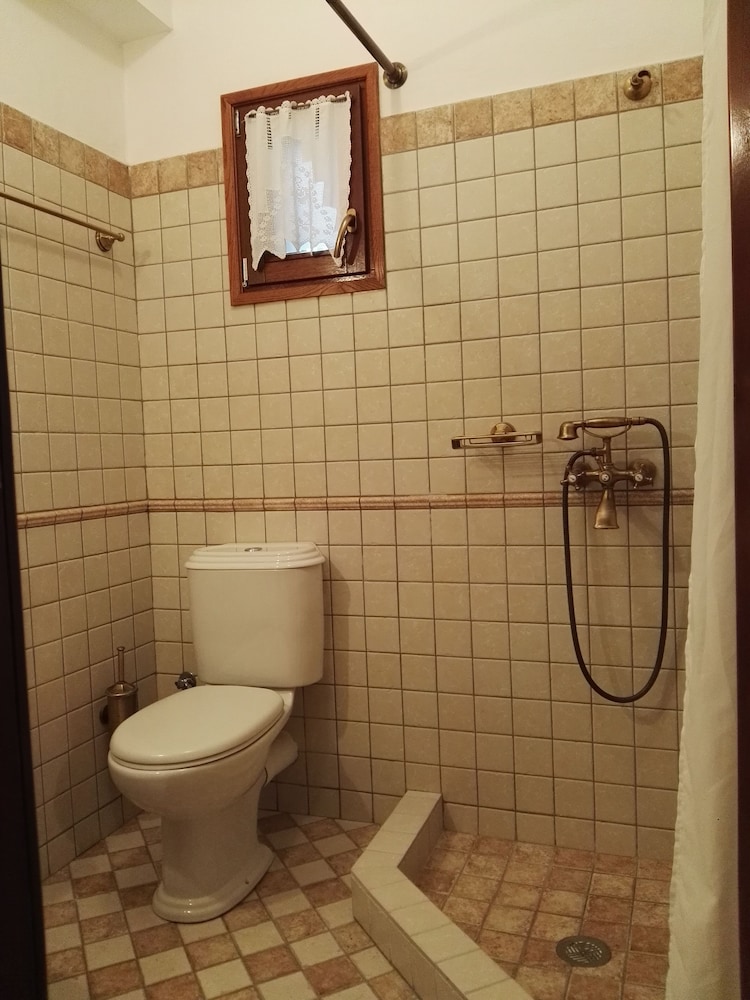 Viraggas Traditional Hotel 48/50