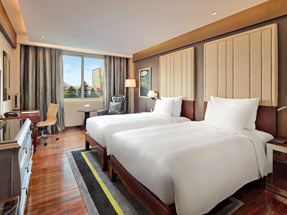 Classic, Twin Beds