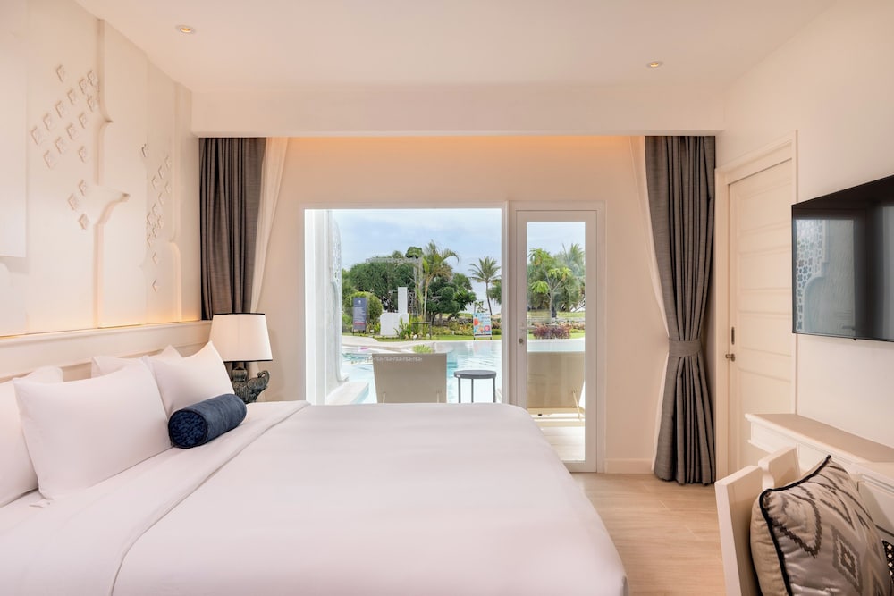One Bedroom Lagoon Pool Access Suite