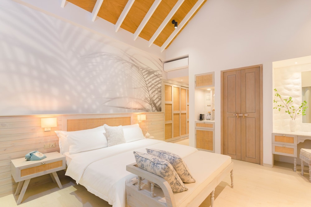 Beach Pool, Sunrise, Villa, King Bed