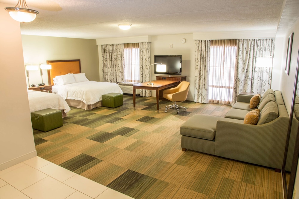 Hampton Inn Suites Albany Downtown 33/55