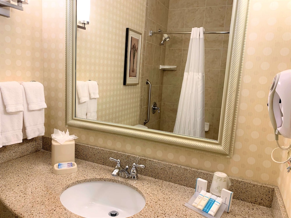 Hilton Garden Inn Oconomowoc 15/74