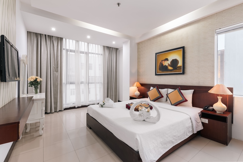 LUXURY, SUITE