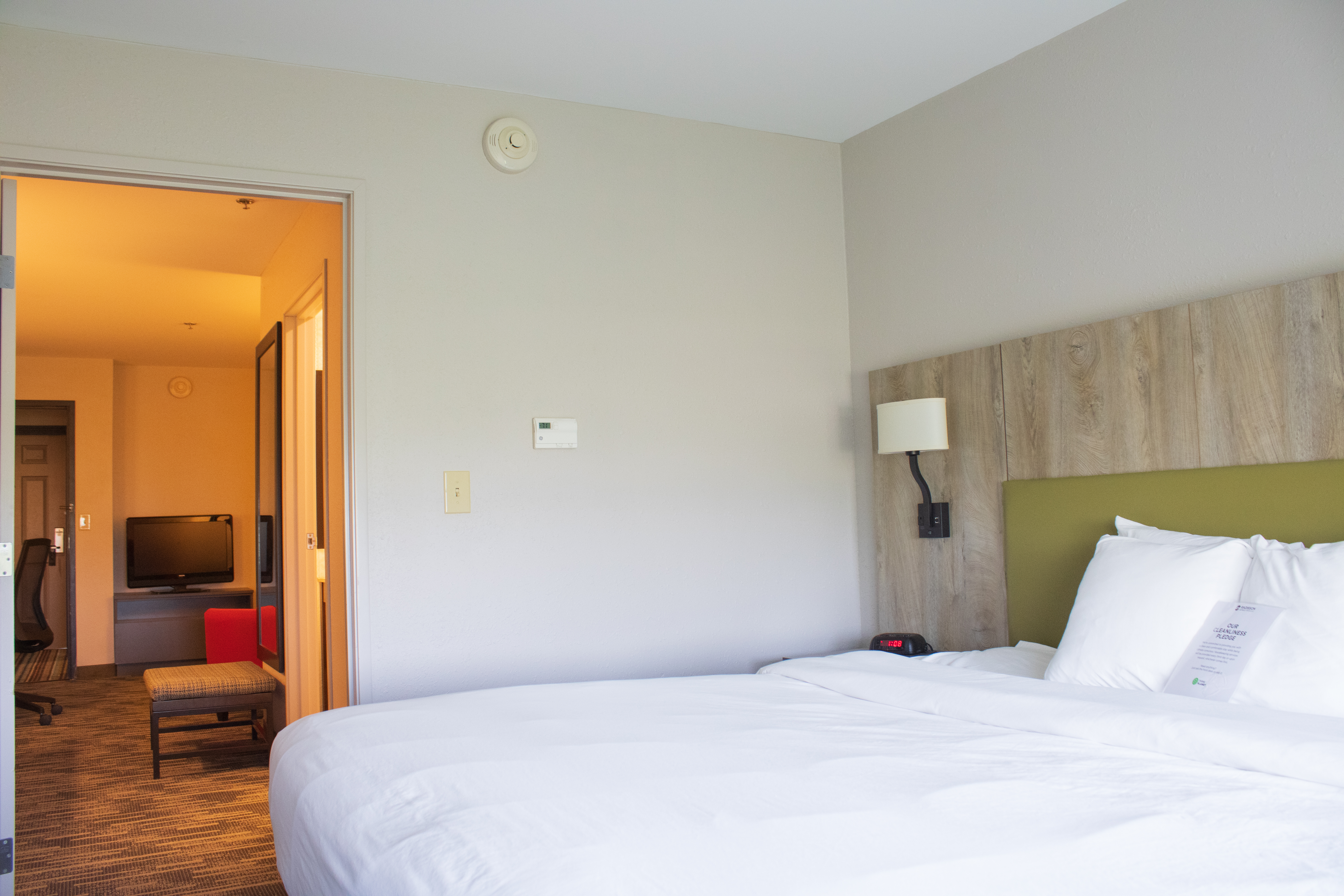SUITE, KING BED, ACCESSIBLE