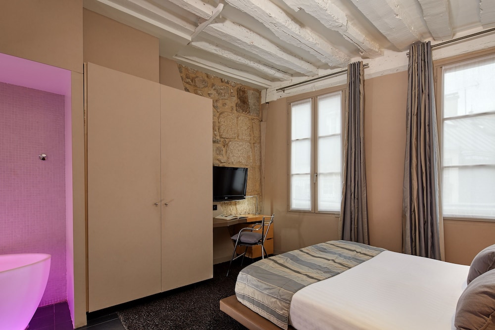 Hotel de Notre Dame Maitre Albert 13/65