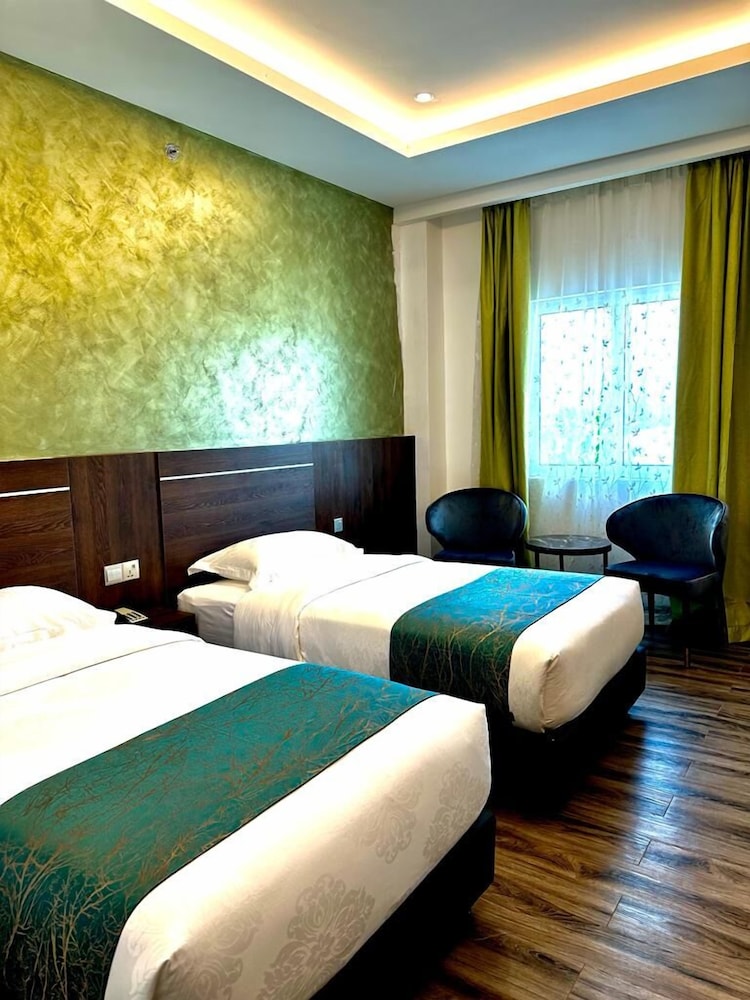 PREMIER, TWIN BEDS