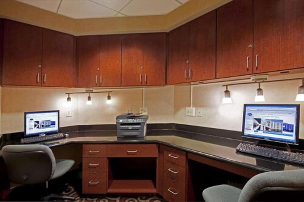 Hampton Inn Suites Bloomington Normal 12/48