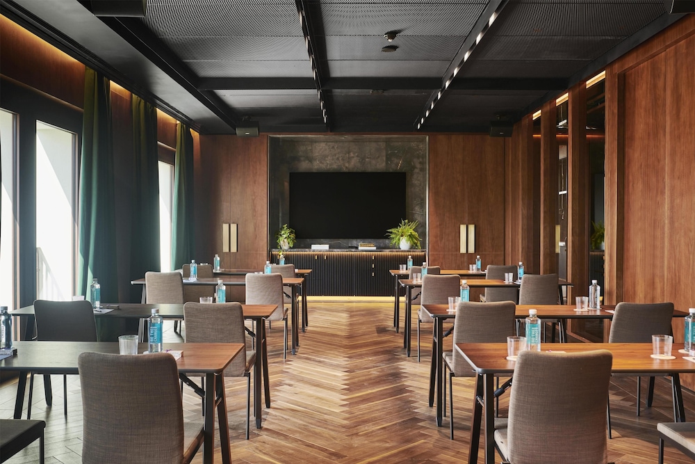 Hyatt Thompson Madrid 41/50