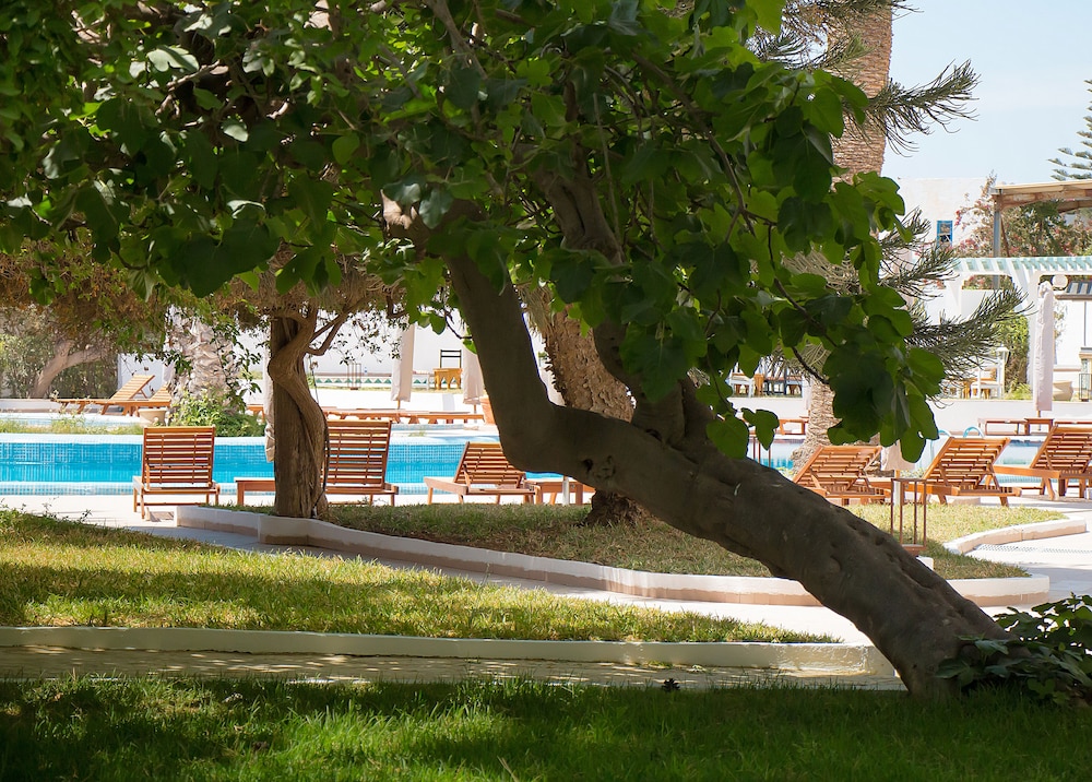 Bel Azur Thalasso & Bungalows 48/50
