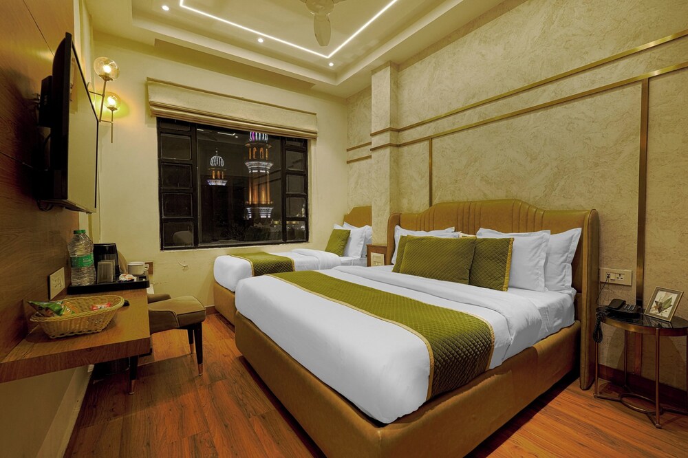 INDUS HOTEL 8/51