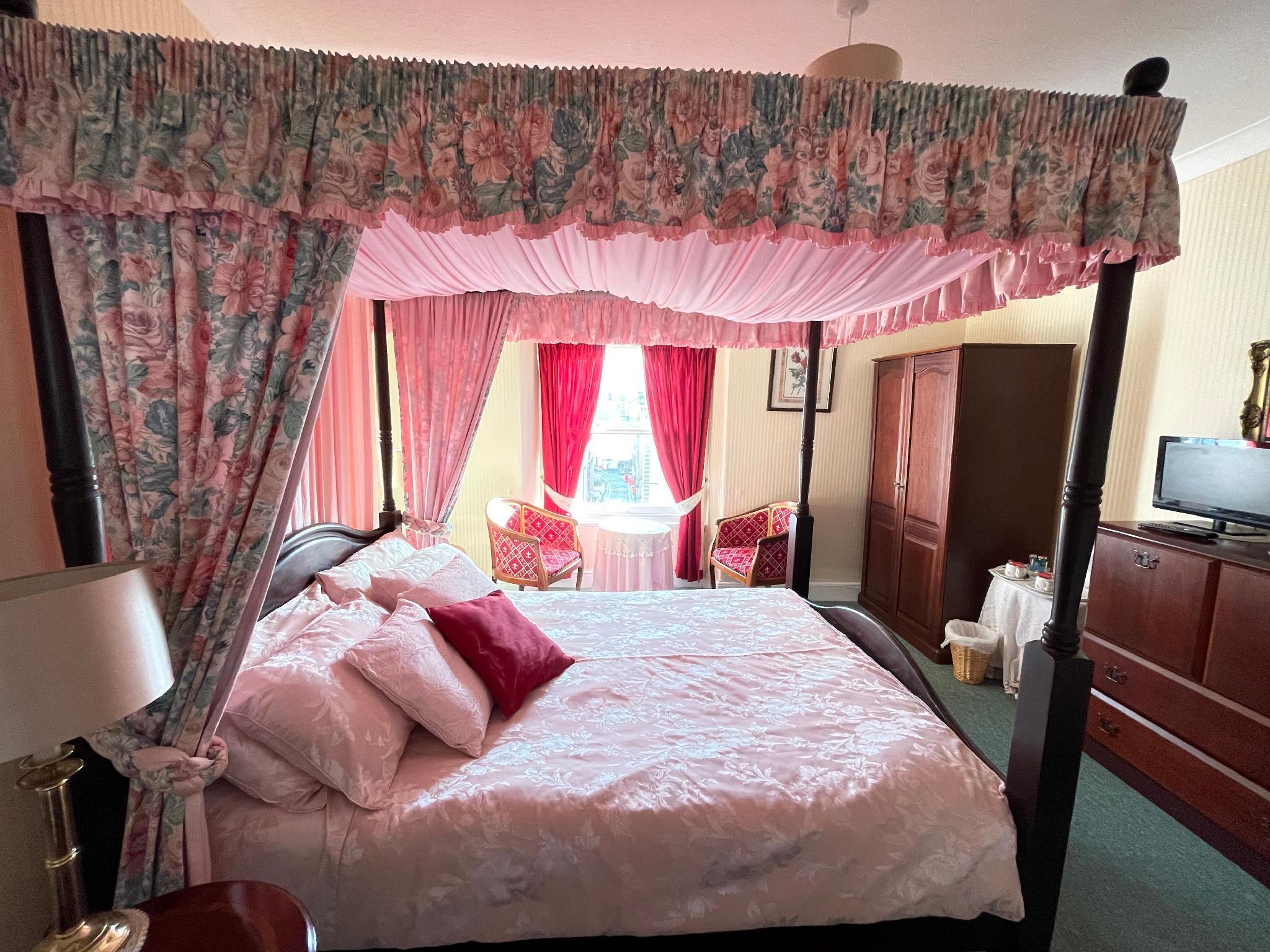 Deluxe, Double Bed, Street View, Private Bathroom