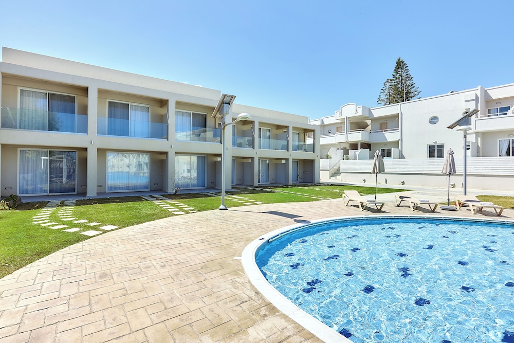 ST. CONSTANTIN SEA HOTEL AND SPA RESORT 44/50