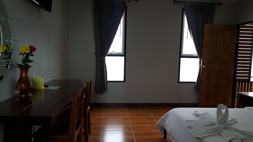 Garden House Resort 7/27