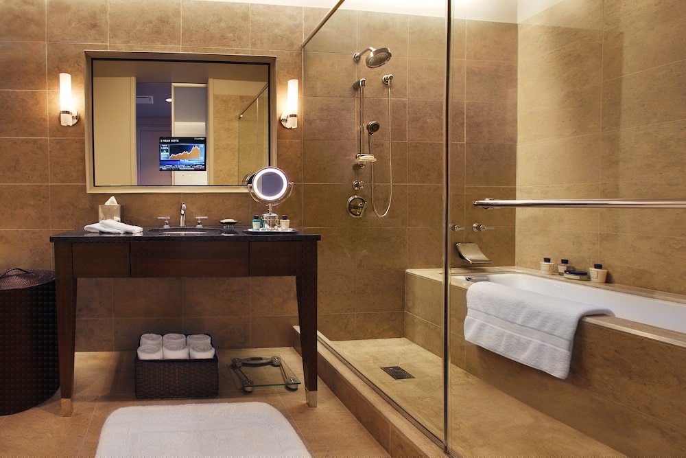 Trump International Hotel & Tower Chicago 24/84