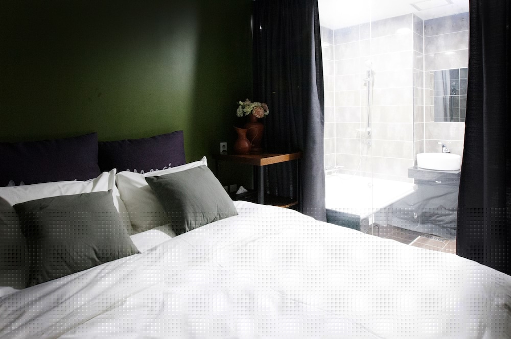 Hotel Merci 14/69