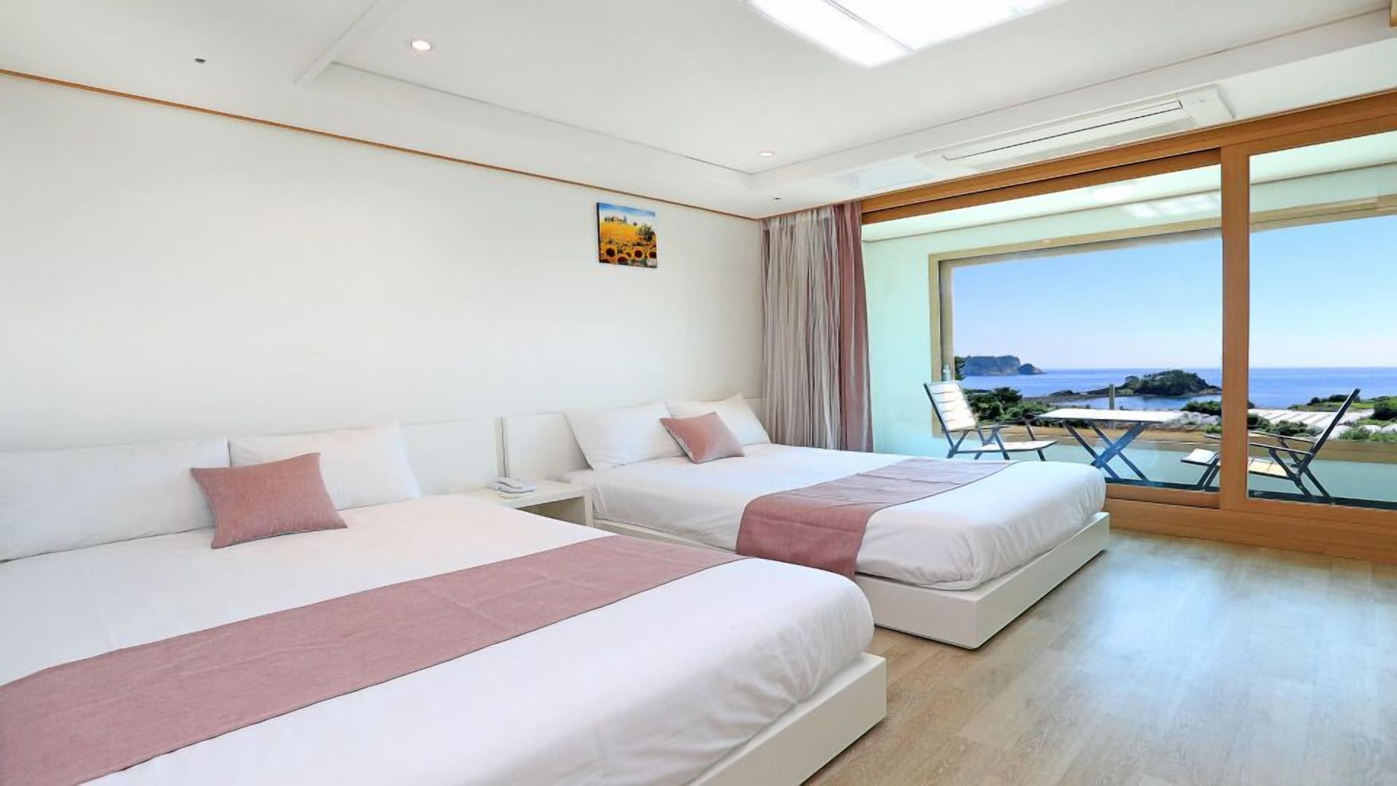 FAMILY, TWIN BEDS, OCEAN VIEW