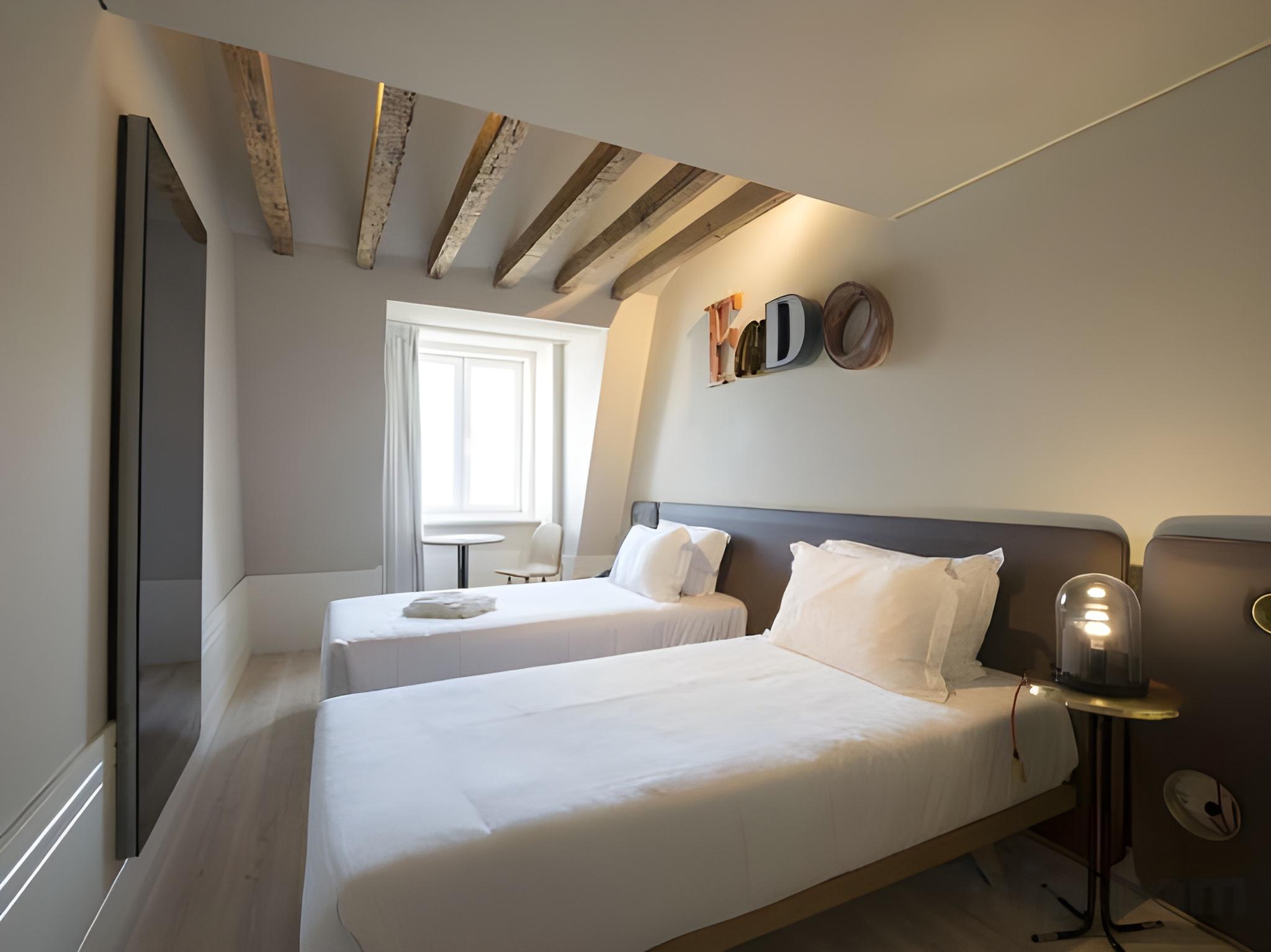 CLASSIC, TWIN BEDS