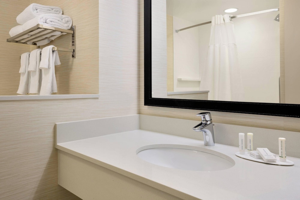 Fairfield Inn And Suites By Marriott Lancaster East At the Outlets 19/20