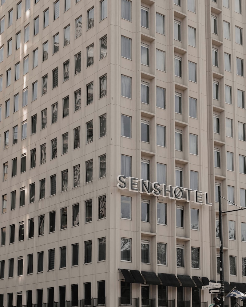 Sens Hotel 3/64