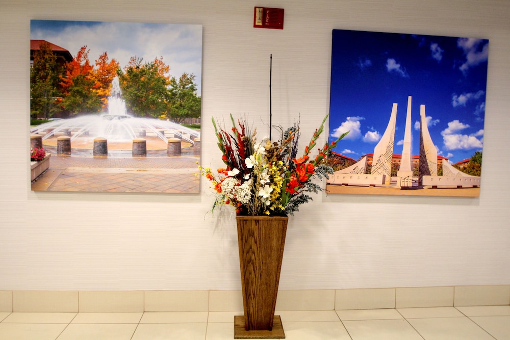 Lobby at Baymont Inn & Suites by Wyndham Lafayette / Purdue Area, LAFAYETTE - IN