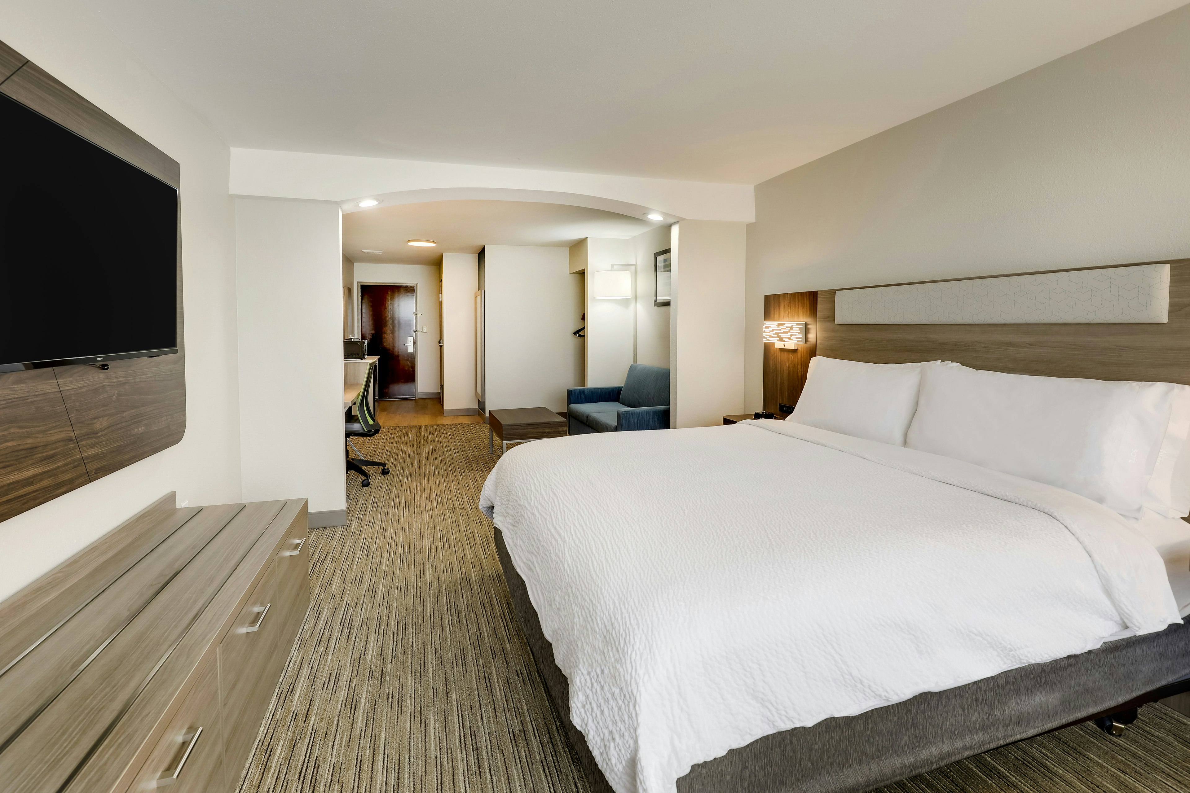 Holiday Inn Express Suites Hinesville East Fort Stewart 13/50