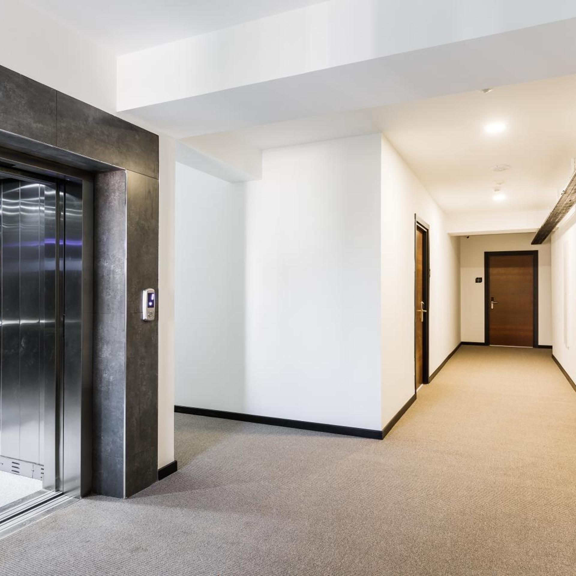 G Suites Luxury Rentals 25/32