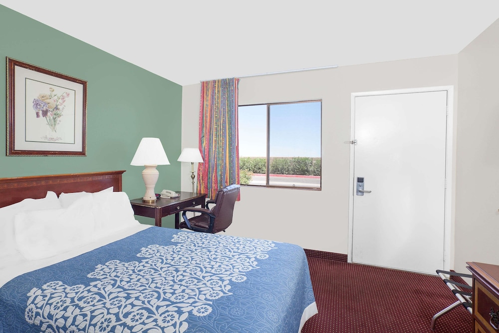 Days Inn By Wyndham Lost Hills 10/19