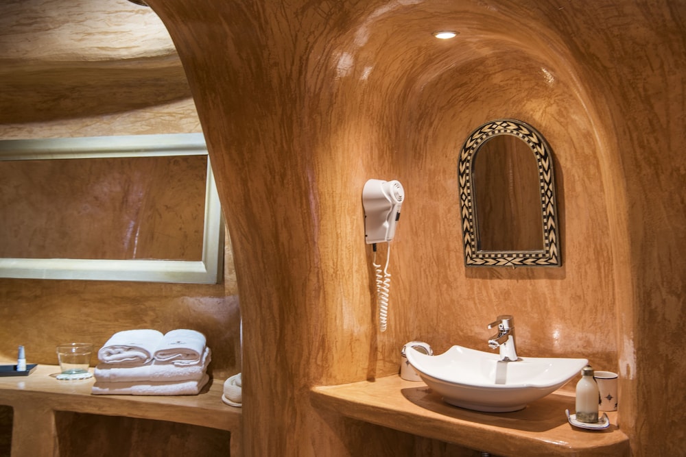 Heliophos Boutique Hotel 48/50