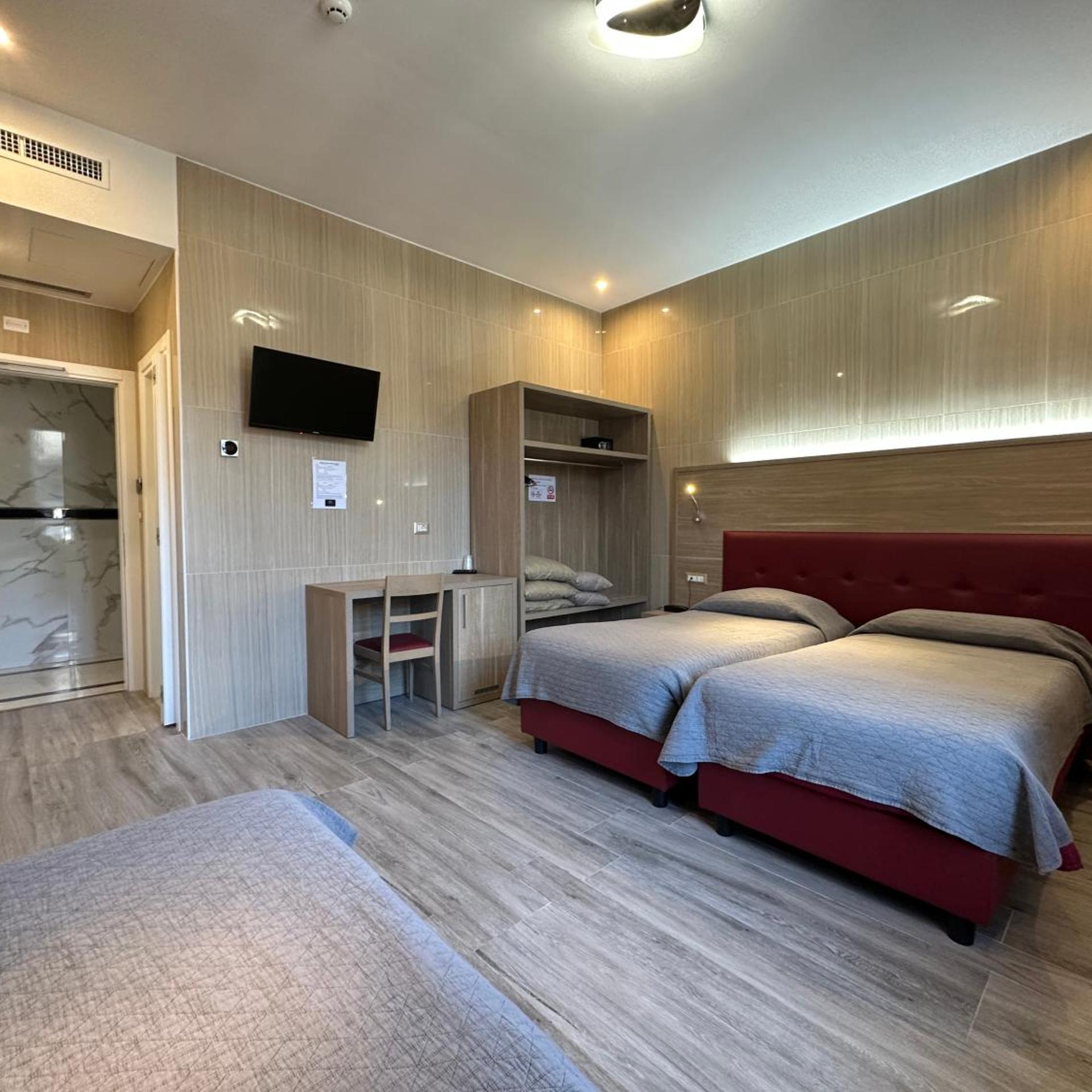 Hotel Midway 14/50