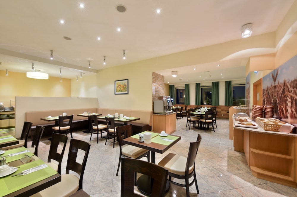 Lucia Hotel 37/46