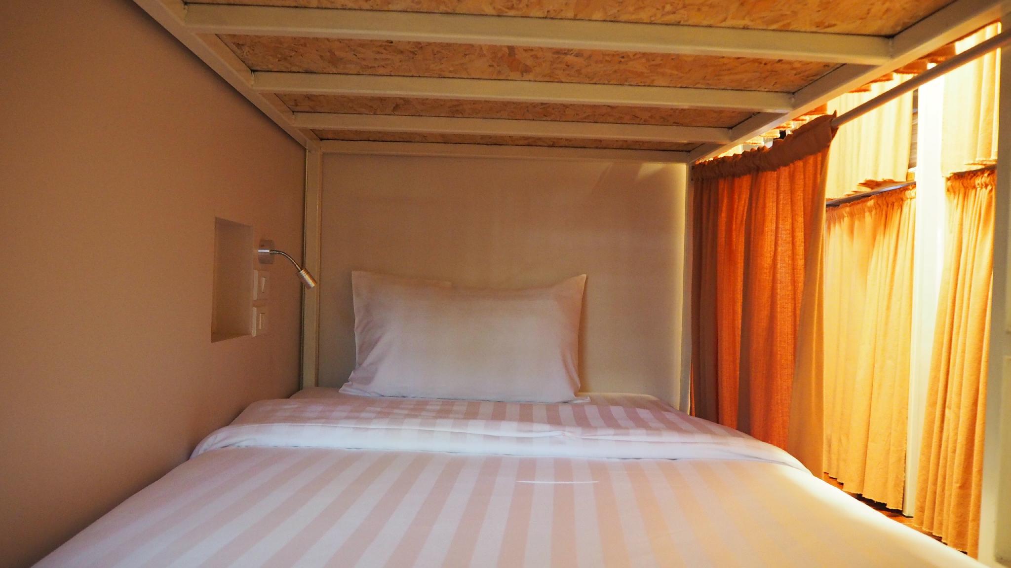 Male Dorm, 12 Beds